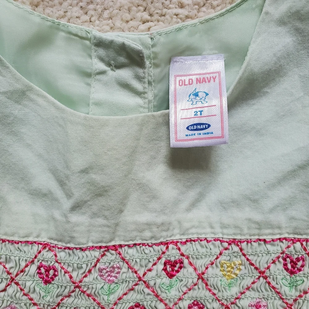 Old Navy Girls' Light Green and Pink Smocked/Embroidered Dress sz2T